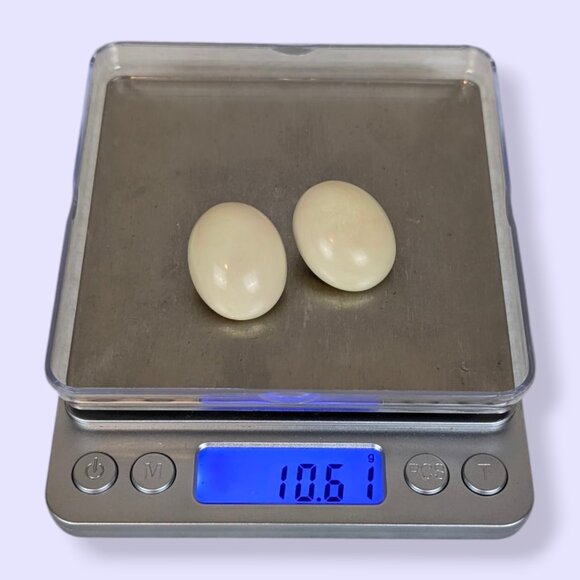 V. 1950s Off-White Lucite Thermoset Cabochon Earrings - Picture 6 of 6